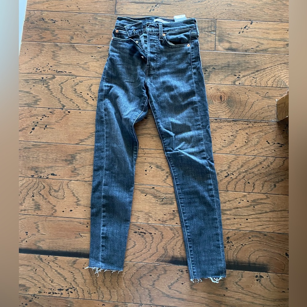 FADED BLACK levis skinny wedgie jeans 24